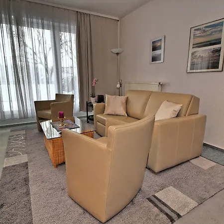 Grosse Ferienwohnung In * Glowe