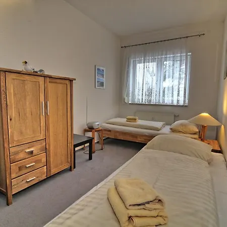 Grosse Ferienwohnung In * Glowe